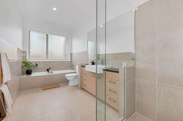 9 Intrepid Crescent Beachlands_35