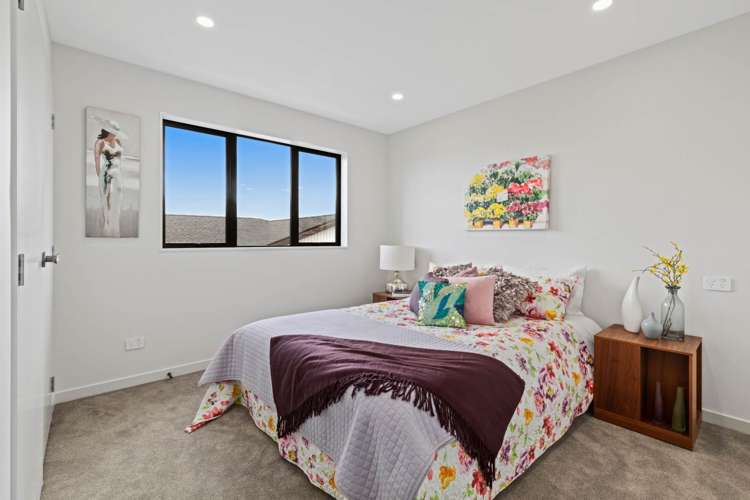 3 Fender Place Long Bay_17