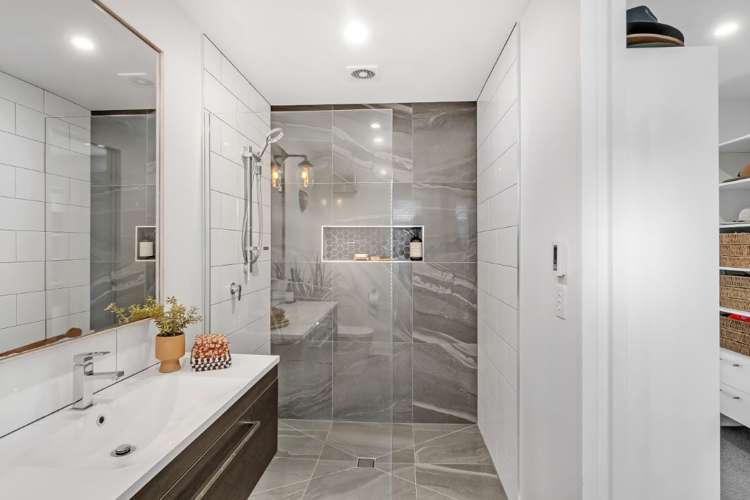 39 Dunlops Crescent Bottle Lake_14