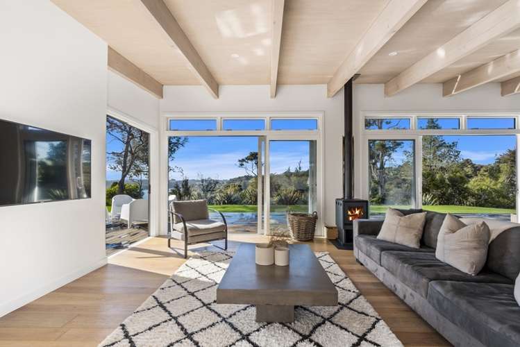 11 Beach Street Sandspit_13