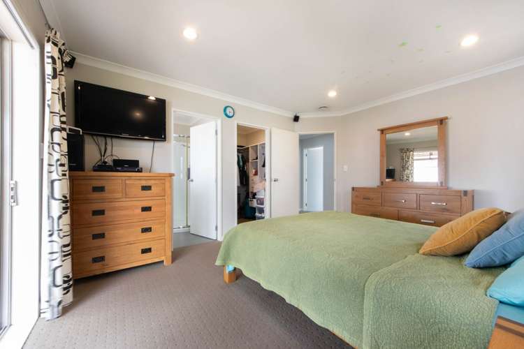 20 Aditi Close Massey_9