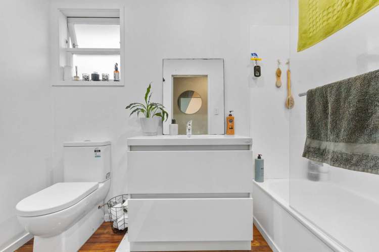 294 Clayton Road Pukehangi_10