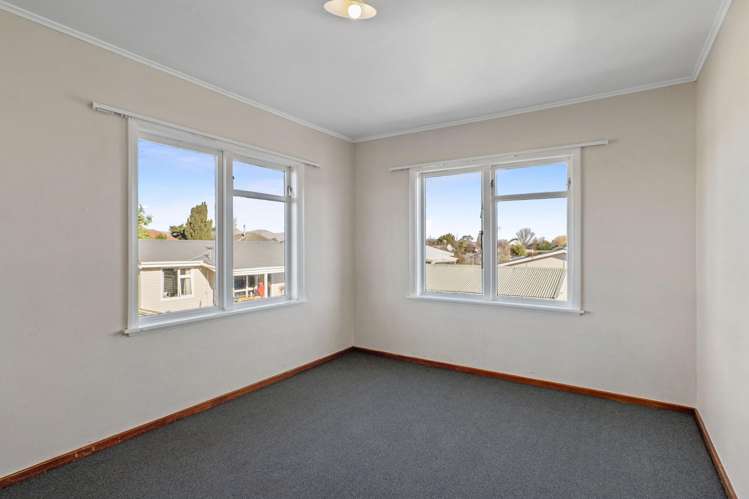 20 and 22 Bournemouth Crescent Aranui_5