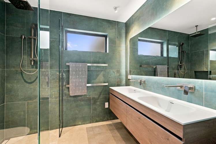 33 Lax Crescent Leigh_35