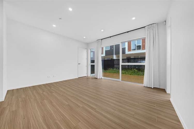 6 Longview Oak Lane Papakura_13