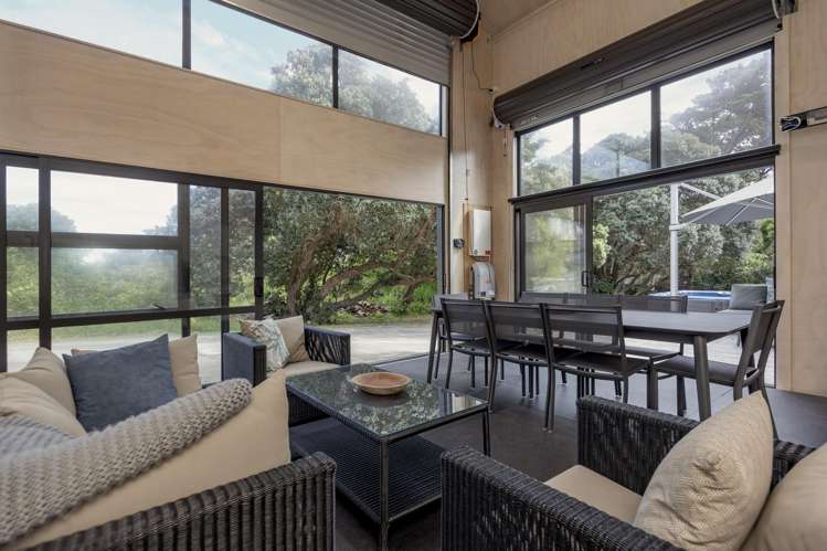 21 & 21a Beach Valley Road Piha_13