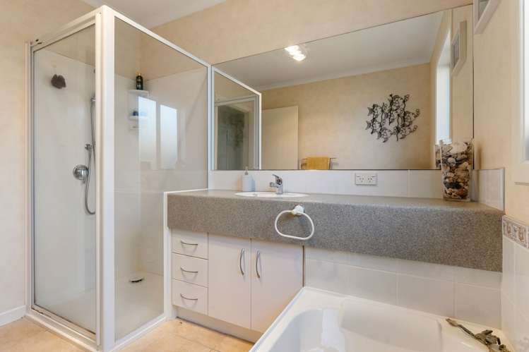 24 Sovereign Isle Lane Rototuna_13