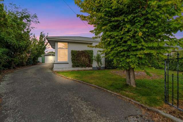 Charming 4BR Halswell Haven – Aircon & Garden