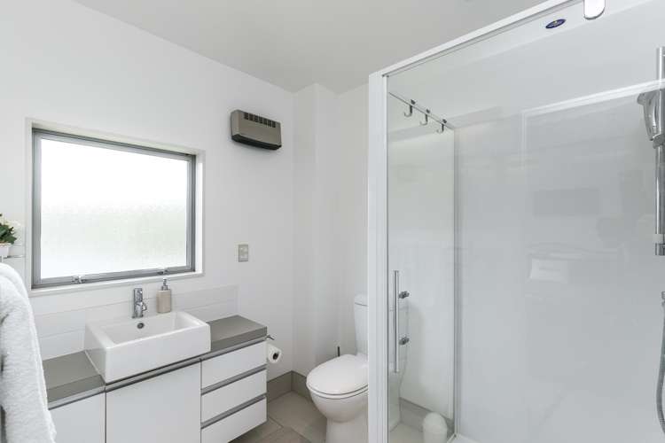 82 Saddleback Grove Karori_13