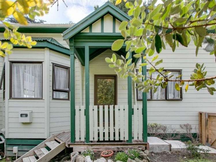 101 Shakespeare Road_0