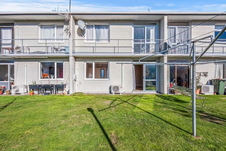 2/35 Campbell Terrace Petone_9