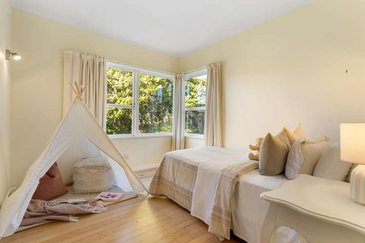 36 Mayfair Crescent Mairangi Bay_13