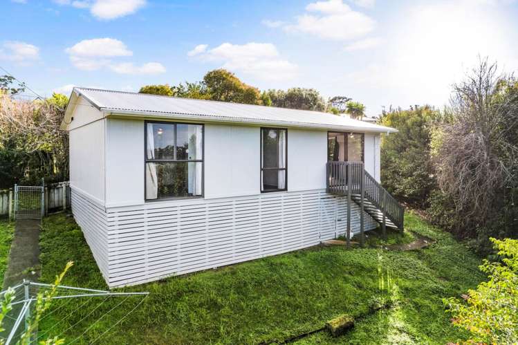 32 Nandana Drive Glen Eden_10