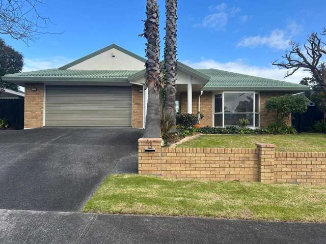 Executive 4 Bedroom Family Haven with Spa Pool