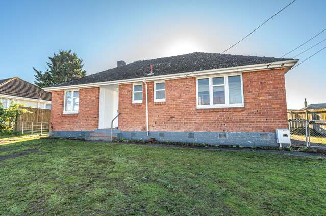 10 Churchill Crescent Tawhero_1