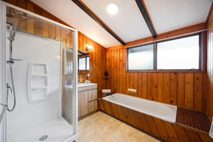 53 John Dee Crescent Red Beach_10