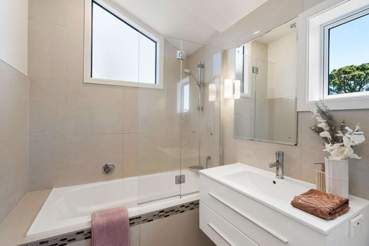 19 Sunrise Avenue Murrays Bay_14