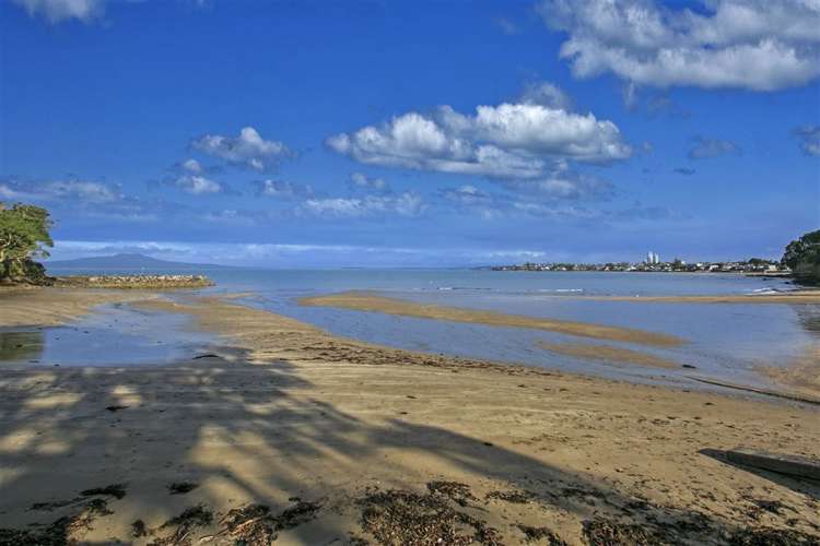 98 Beach Road Castor Bay_9