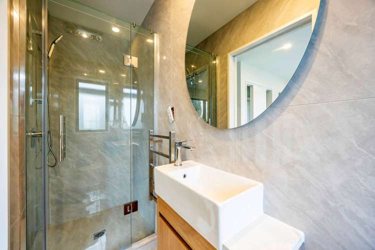 2/21 Peachgrove Road Te Atatu Peninsula_2