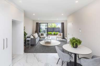 2/140 St Albans Street_3