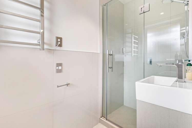 73 Bordeaux Parade Te Atatu South_15