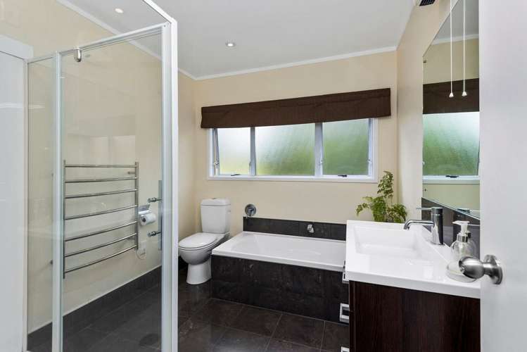 19 Glenfern Road Mellons Bay_15