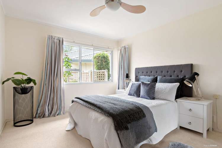 6/10 Gerard Way Saint Johns_8