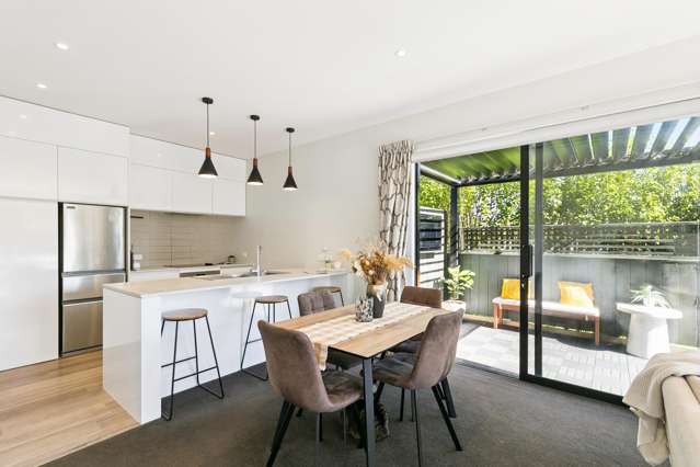 16/6 Oswald Crescent Paparangi_1