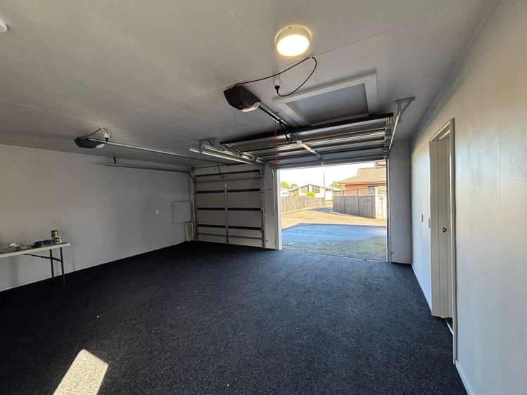  26 Exeter Crescent Springvale_16