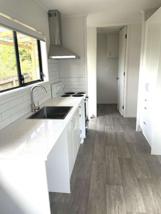 2/11B Lucinda Place Glen Eden_3