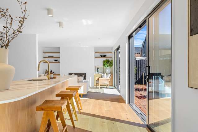 2/17 Hewitts Road Merivale_3