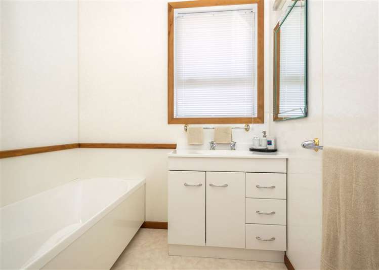 12 Hale Street Blenheim Central_12