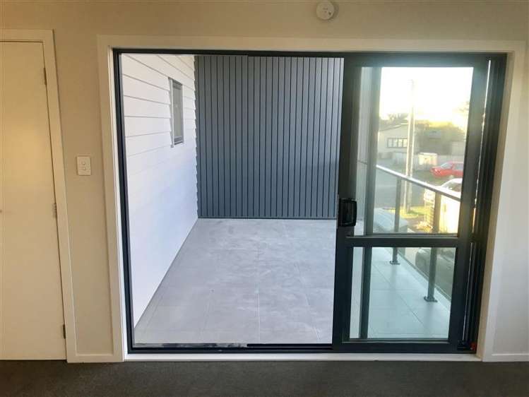 2/8 Coates Street Hamilton East_3