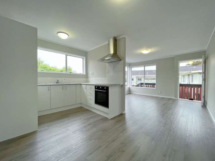 2/82 Moore Street Hillcrest_1