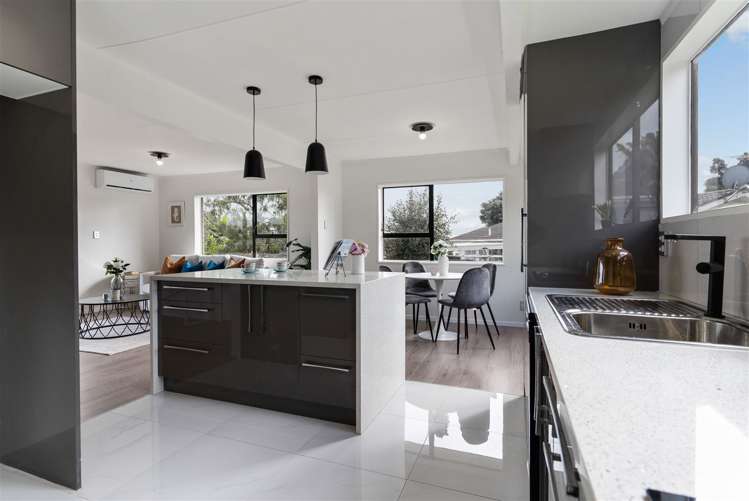 1/12 Frobisher Way Clendon Park_6