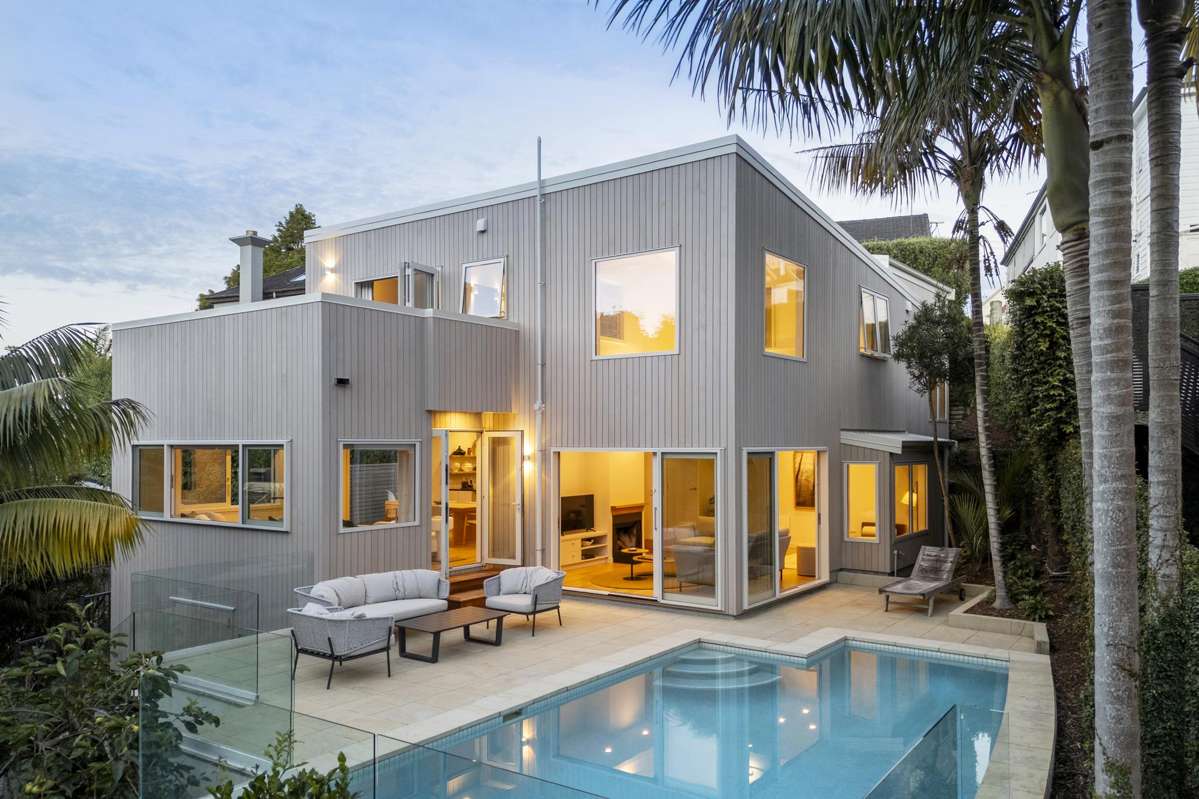 2/62 St Georges Bay Road_0