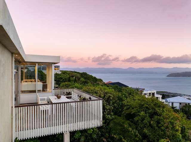 ENCHANTING GARDEN & SPACIOUS LIVING