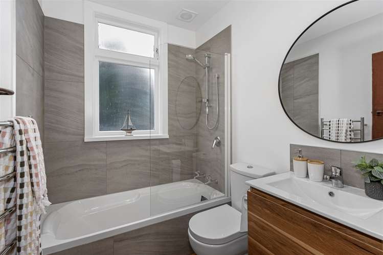 8 James K Baxter Place Addington_11