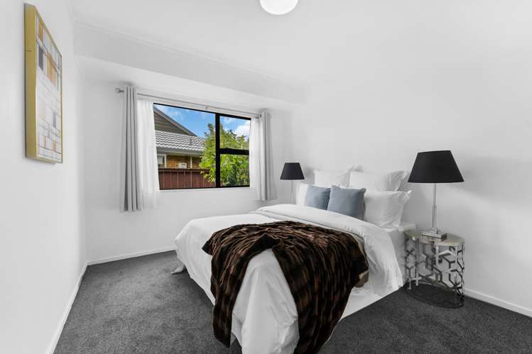 25 Lexington Drive Botany Downs_18