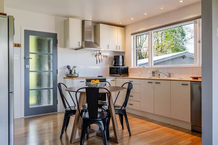 8 Stoke Place Awapuni_1