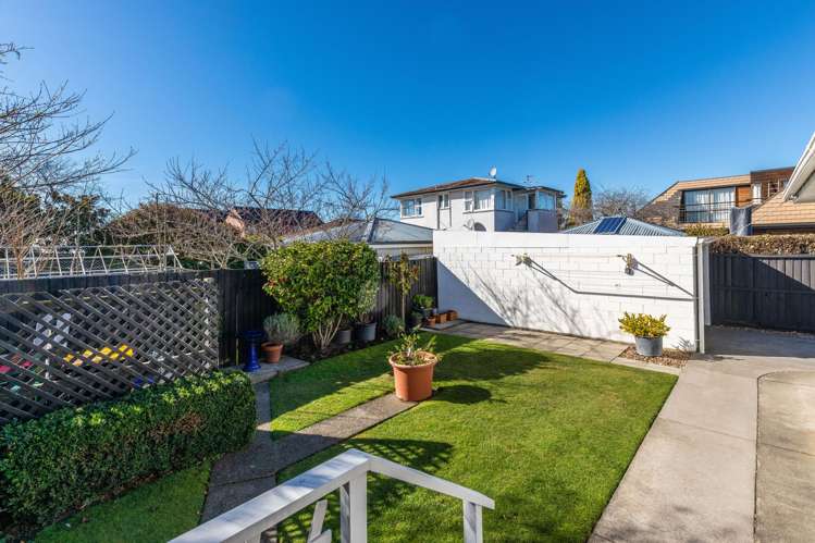 2/4 Lansbury Avenue Strowan_18
