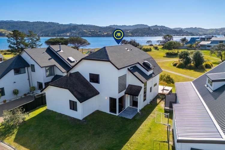 10 Ajax Head Pauanui_18