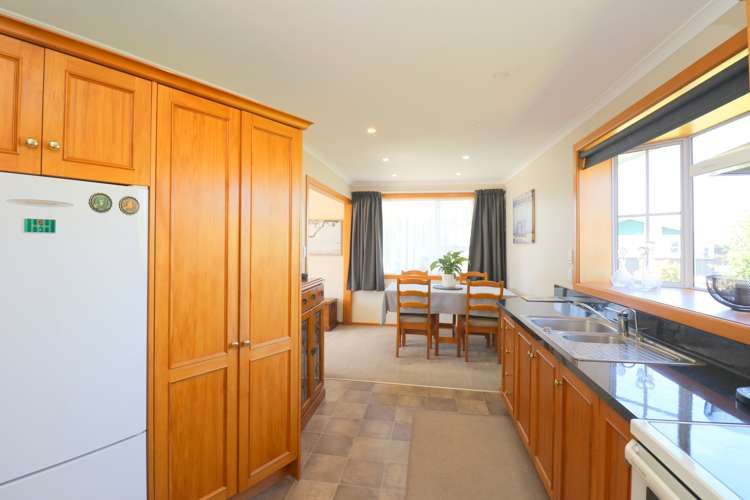 82 Edinburgh Crescent Waikiwi_13