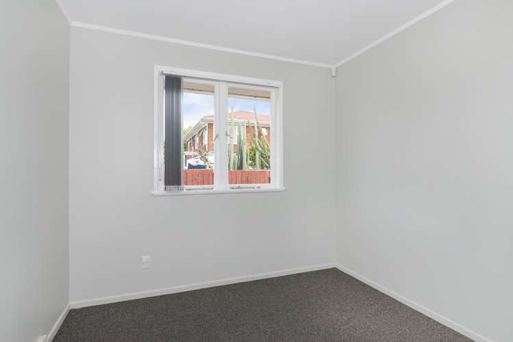 2/215 Swanson Road Henderson_15