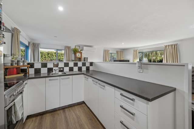 2/237 Georges Drive Napier South_2