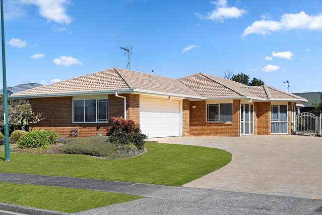 13 Blairgowrie Place Rototuna North_1