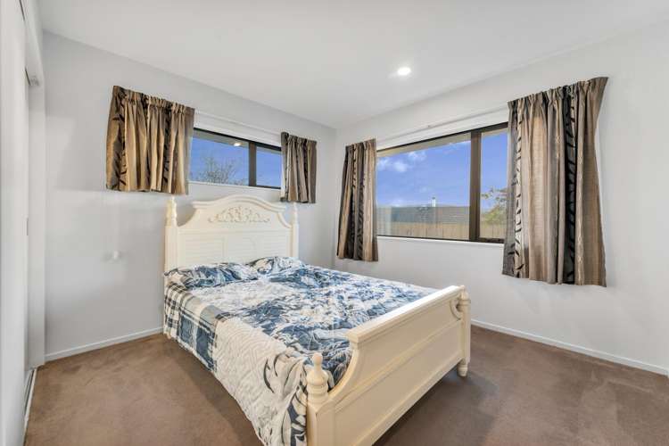 69a Solar Road Glen Eden_11