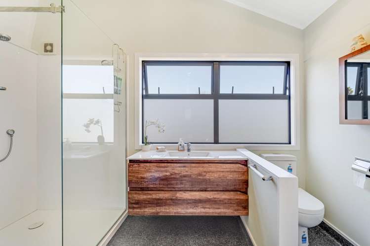 10 Oliver Twist Avenue Mellons Bay_14