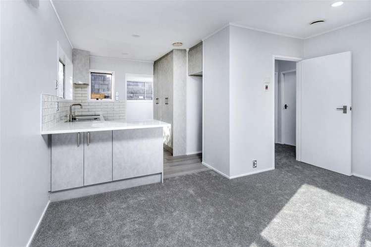 29B Archers Road 1614_7