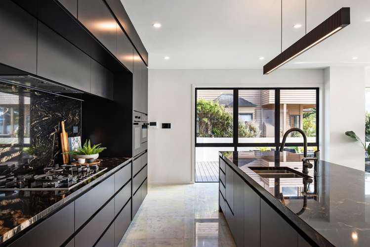 18A The Esplanade Eastern Beach_5